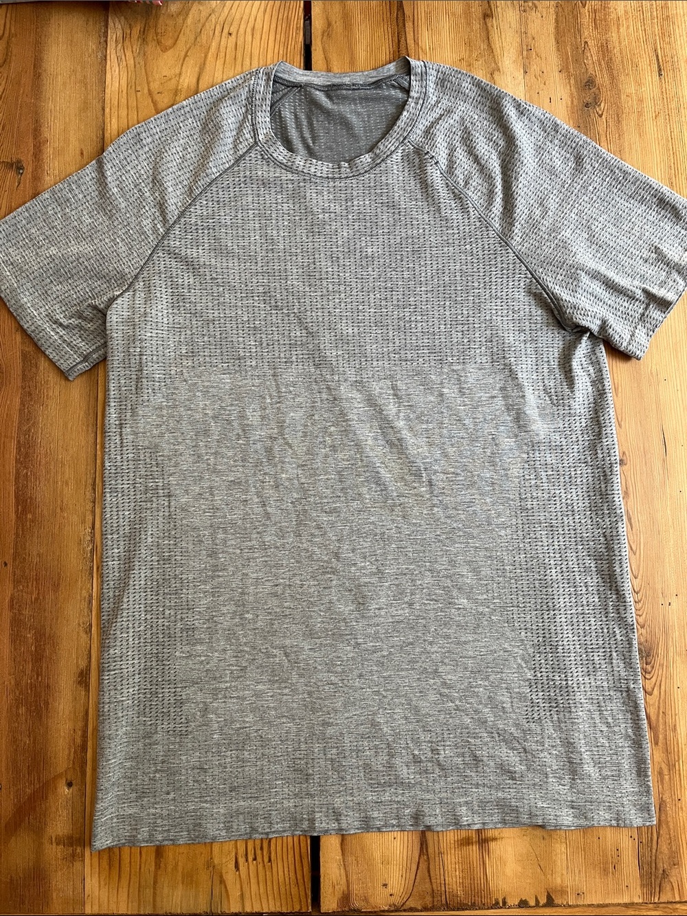 LULULEMON Men's S Grey Vent Tech Short Sleeve Tee
